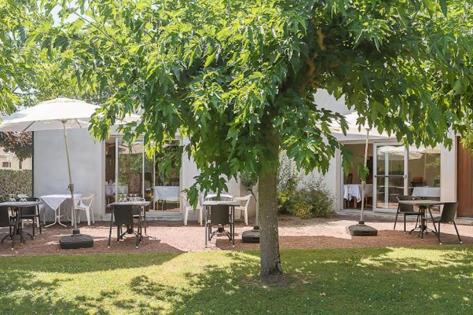 Etauliers Hotel Platanes - Kb Hotel Group מראה חיצוני תמונה
