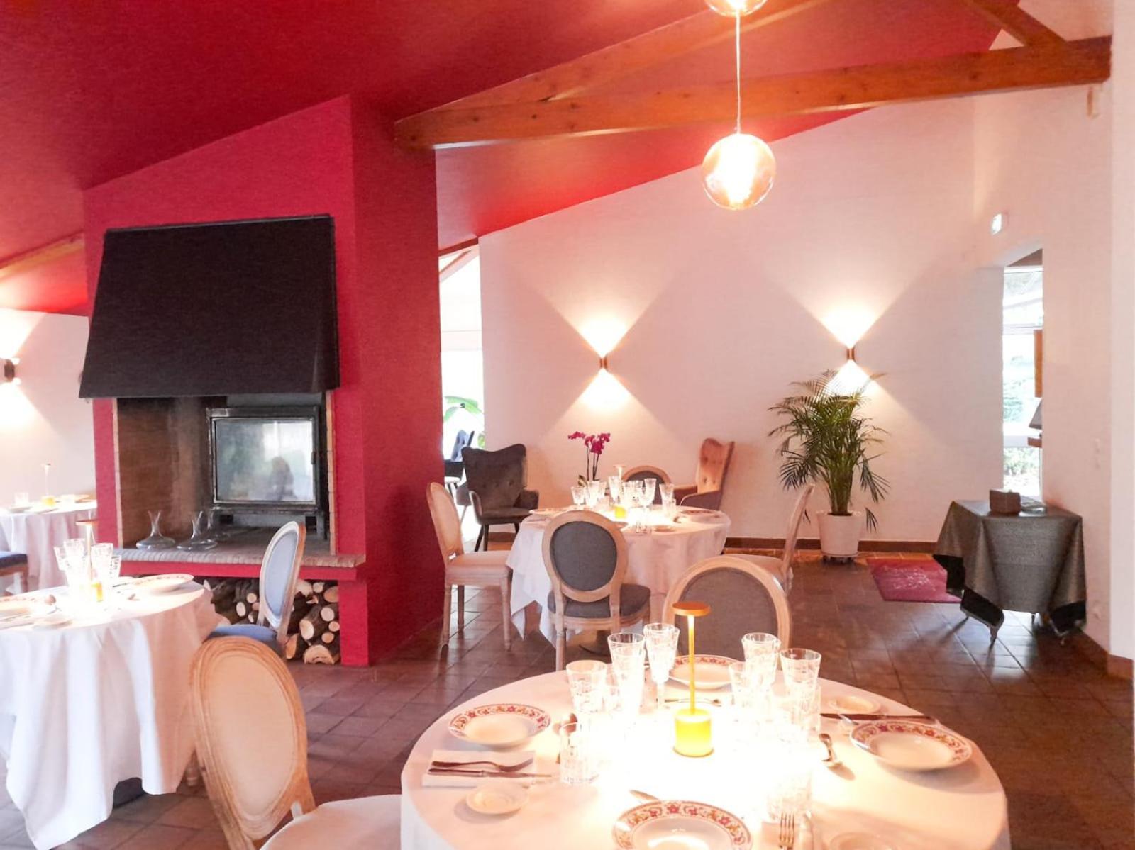 Etauliers Hotel Platanes - Kb Hotel Group מראה חיצוני תמונה