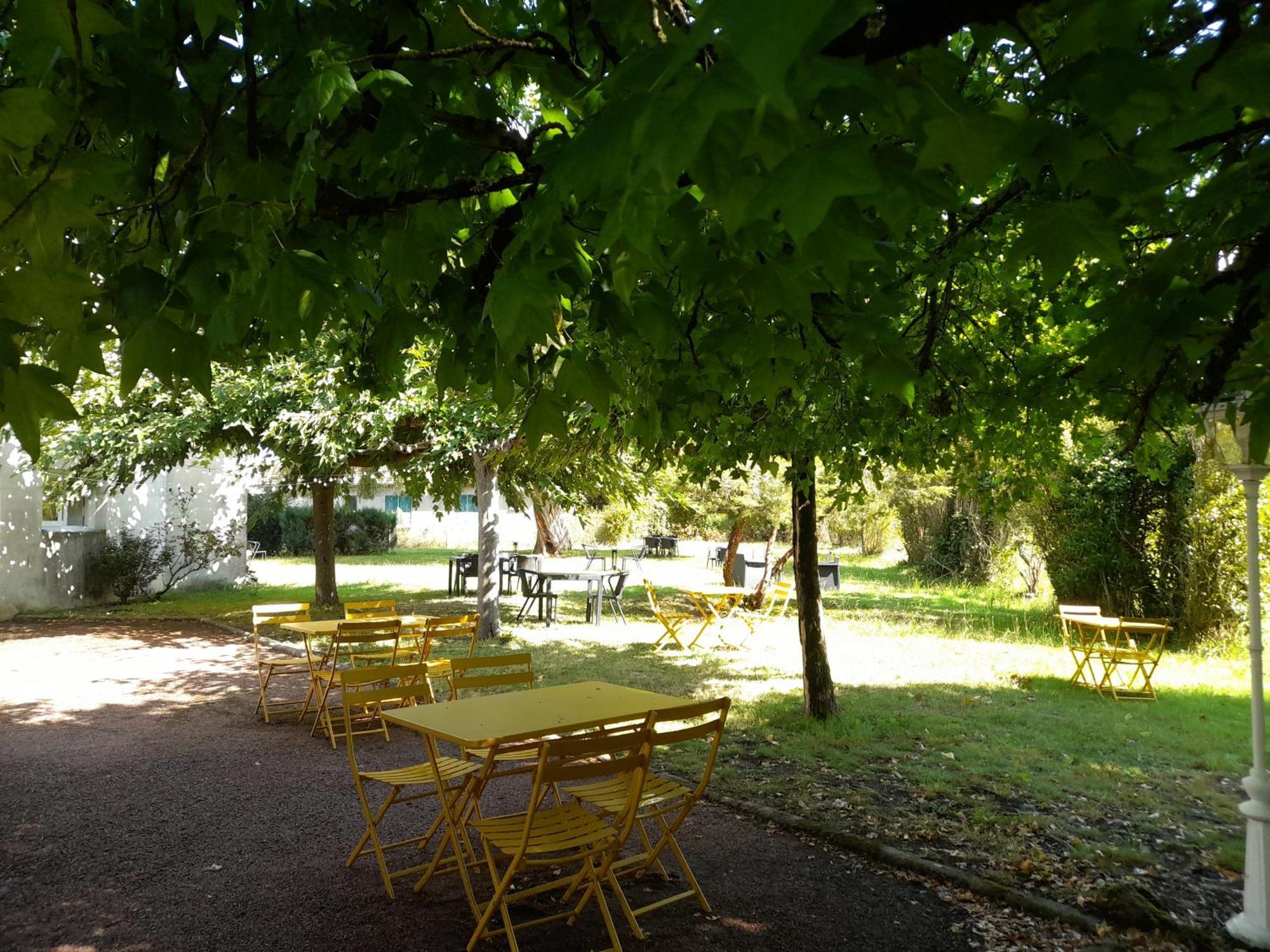 Etauliers Hotel Platanes - Kb Hotel Group מראה חיצוני תמונה