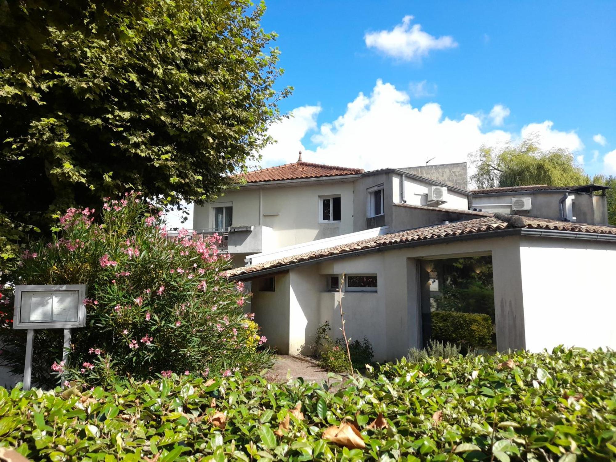 Etauliers Hotel Platanes - Kb Hotel Group מראה חיצוני תמונה