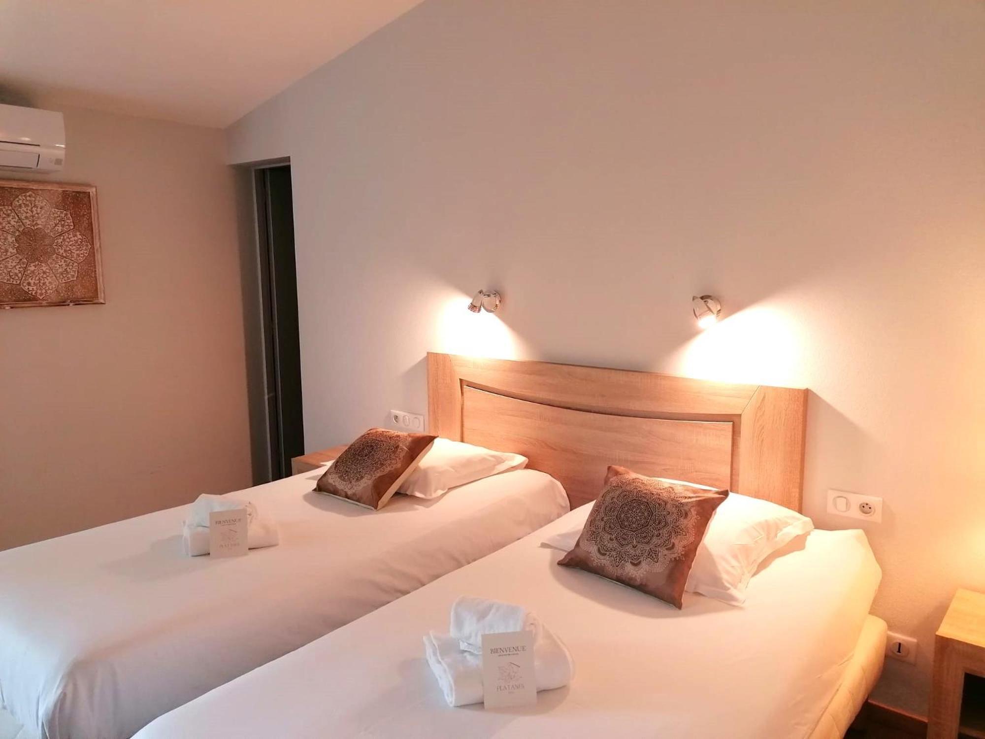Etauliers Hotel Platanes - Kb Hotel Group מראה חיצוני תמונה