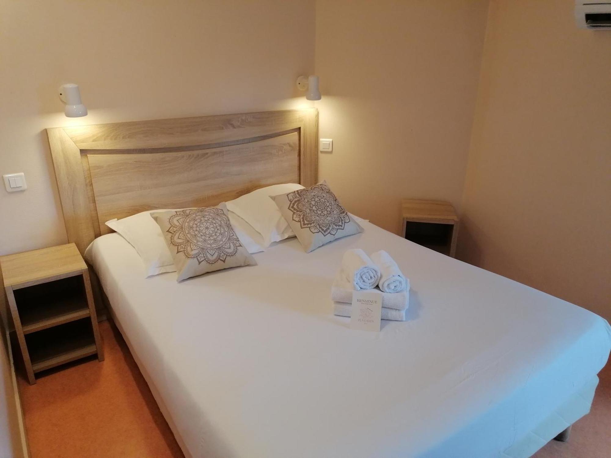 Etauliers Hotel Platanes - Kb Hotel Group מראה חיצוני תמונה