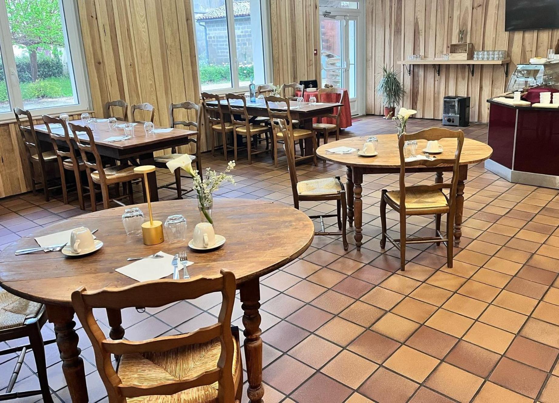 Etauliers Hotel Platanes - Kb Hotel Group מראה חיצוני תמונה